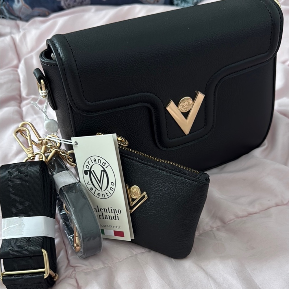 Black Crossbody/Shoulder Bag & Change Purse, Comes with both straps!